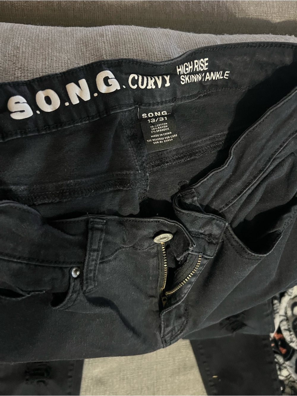 S.O.N.G. Curvy High-Rise Skinny Ankle Jeans in Black